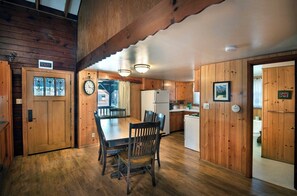 Chalet (3 Bedrooms) | Interior