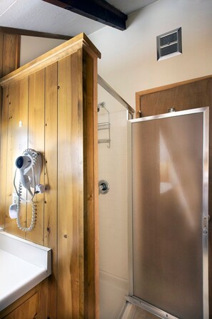 Chalet (3 Bedrooms) | Interior