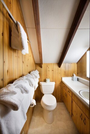 Chalet (3 Bedrooms) | Interior - Grandma's Cabin (Yosemite National Park)