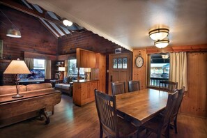 Chalet (3 Bedrooms) | Interior