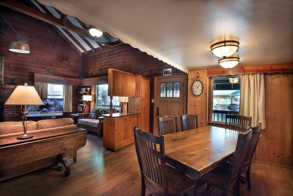 Chalet (3 Bedrooms) | Interior - Grandma's Cabin (Yosemite National Park)