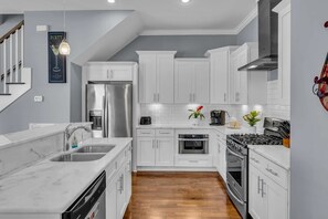Fridge, microwave, oven, stovetop - Summer game room, arcade, decks, backyard near Broadway and Nissan Stadium (Nashville)