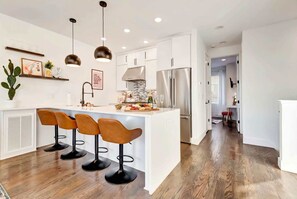 Fridge, microwave, oven, stovetop - Summer rooftop hot tub, karaoke, game room, skyline views near Broadway (Nashville)