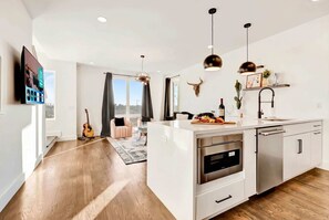 Interior - Summer rooftop hot tub, karaoke, game room, skyline views near Broadway (Nashville)