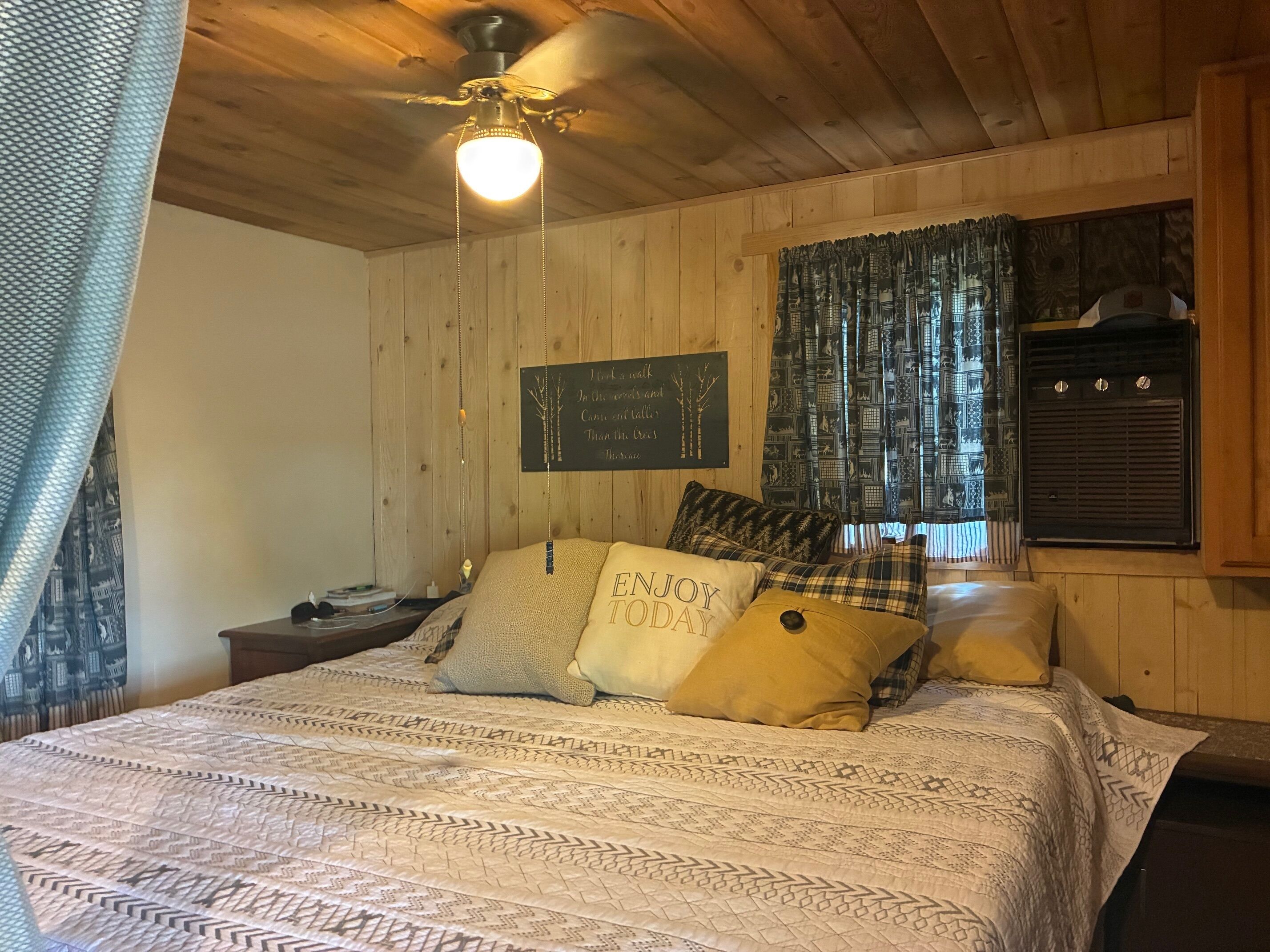 1 habitación y ropa de cama 