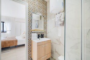 Bathroom - Boat Apt OCV – 100m from beach, with pool (Albufeira)