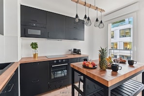 Coffee/tea maker, fridge, microwave, oven - KAZA BELLA - Beautiful apartment near Paris (Saint-Ouen-sur-Seine)
