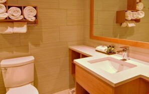 Hair dryer, towels, soap, toilet paper - In DT Banff, Cozy Suite + Access to the Sauna (Banff)
