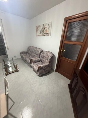 Living area - ApartaHotel Achicoria (Madrid)