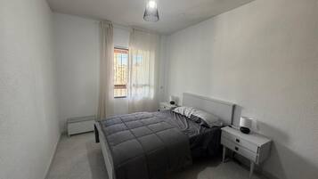 Habitación básica doble, vistas a la ciudad | Wifi gratis