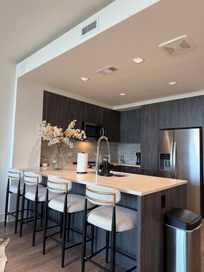 Private kitchen - Midtown Apt - 2 Miles from Benz Stadium (Atlanta)