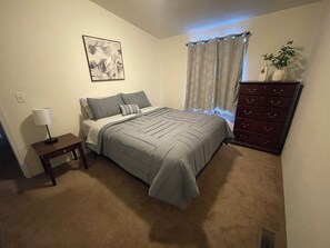 3 bedrooms, internet, bed sheets