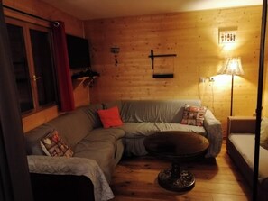 Living area - Apartment Col de la Faucille (Mijoux)