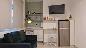 TV - Bethânia Apartment - in the heart of Rio de Janeiro, a charming, fully equipped studio apartment with a garage. (Rio de Janeiro)
