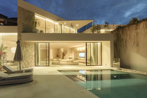 Stunning 4BR Luxury Villa with Ocean Views Uluwatu