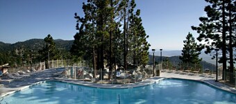 Cozy Suite with Access to Pool, Hot Tub