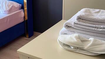 Familieleilighet, balkong, byutsikt | Wi-fi (inkludert)