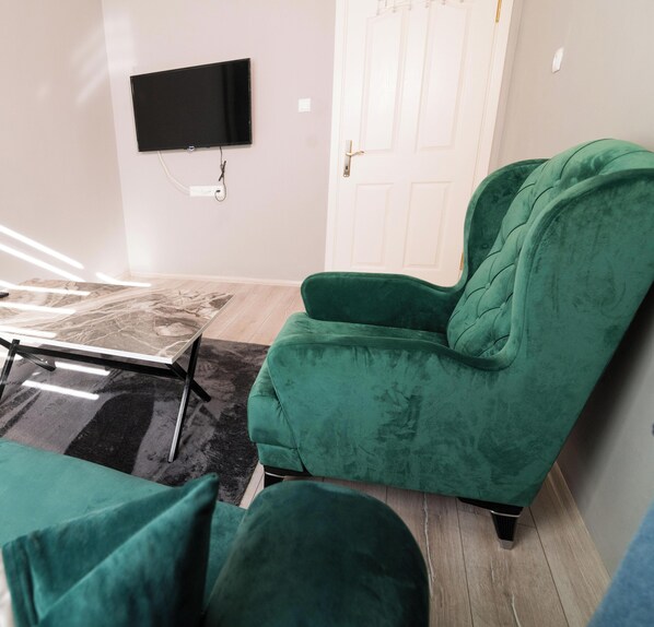 Căn hộ dành cho gia đình, ban công, quang cảnh thành phố | Khu phòng khách