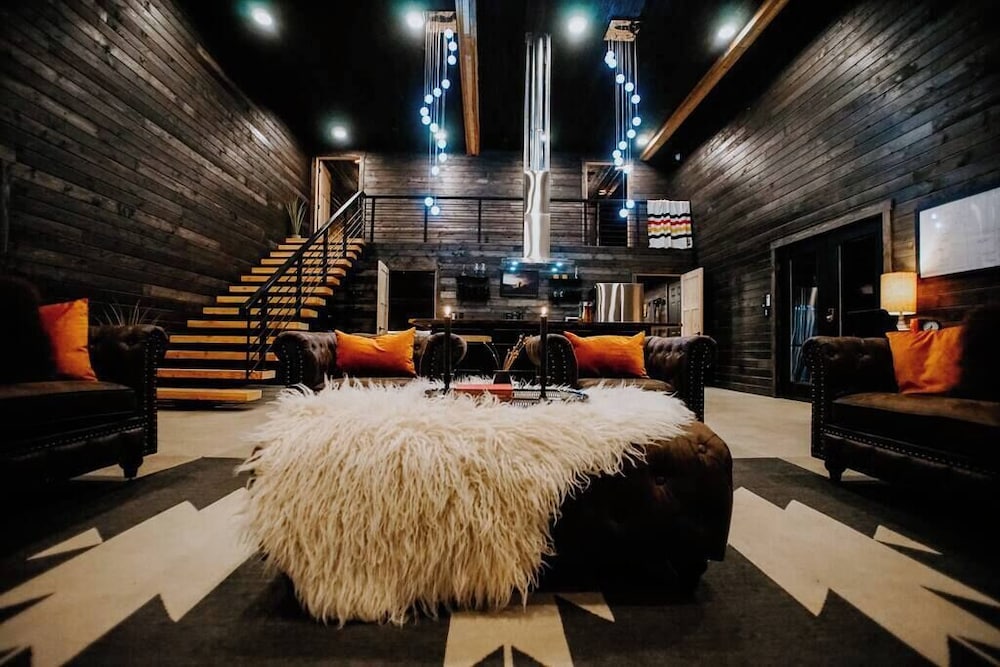 Luxe Nordic Barndominium Retreat at Black Pine - Chattaroy | Stayz