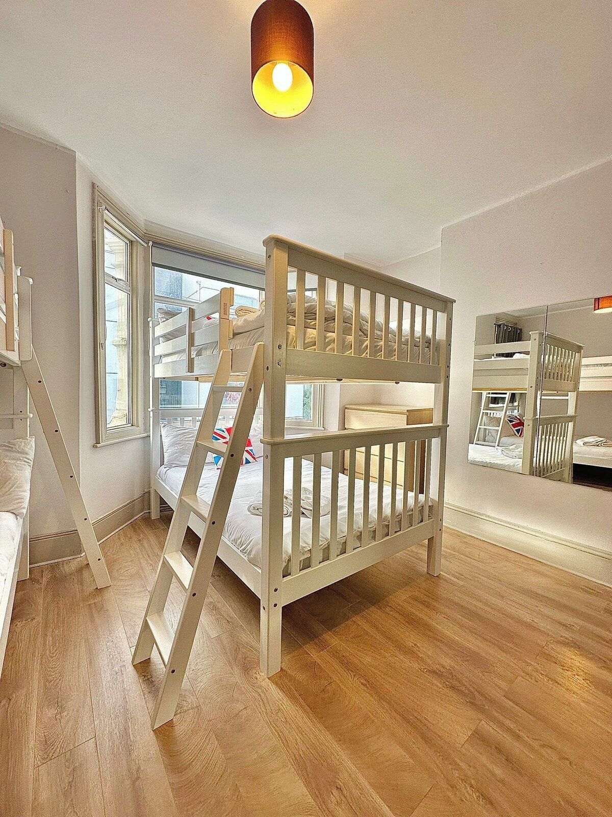 5 bedrooms, free WiFi