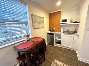 Fridge, microwave, stovetop, coffee/tea maker - Cozy 1-Bedroom Studio in Downtown Stamford! (Stamford)