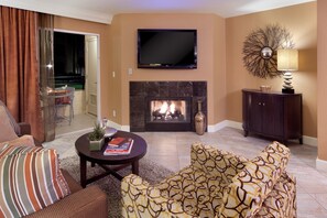 TV, fireplace - Cozy Villa with Pool (Las Vegas)