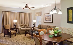 Una televisión, un reproductor de DVD