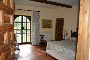 7 bedrooms, iron/ironing board, Internet, bed sheets - Villa de los Naranjos (Trujillo)