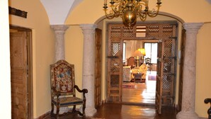 Interior - Villa de los Naranjos (Trujillo)