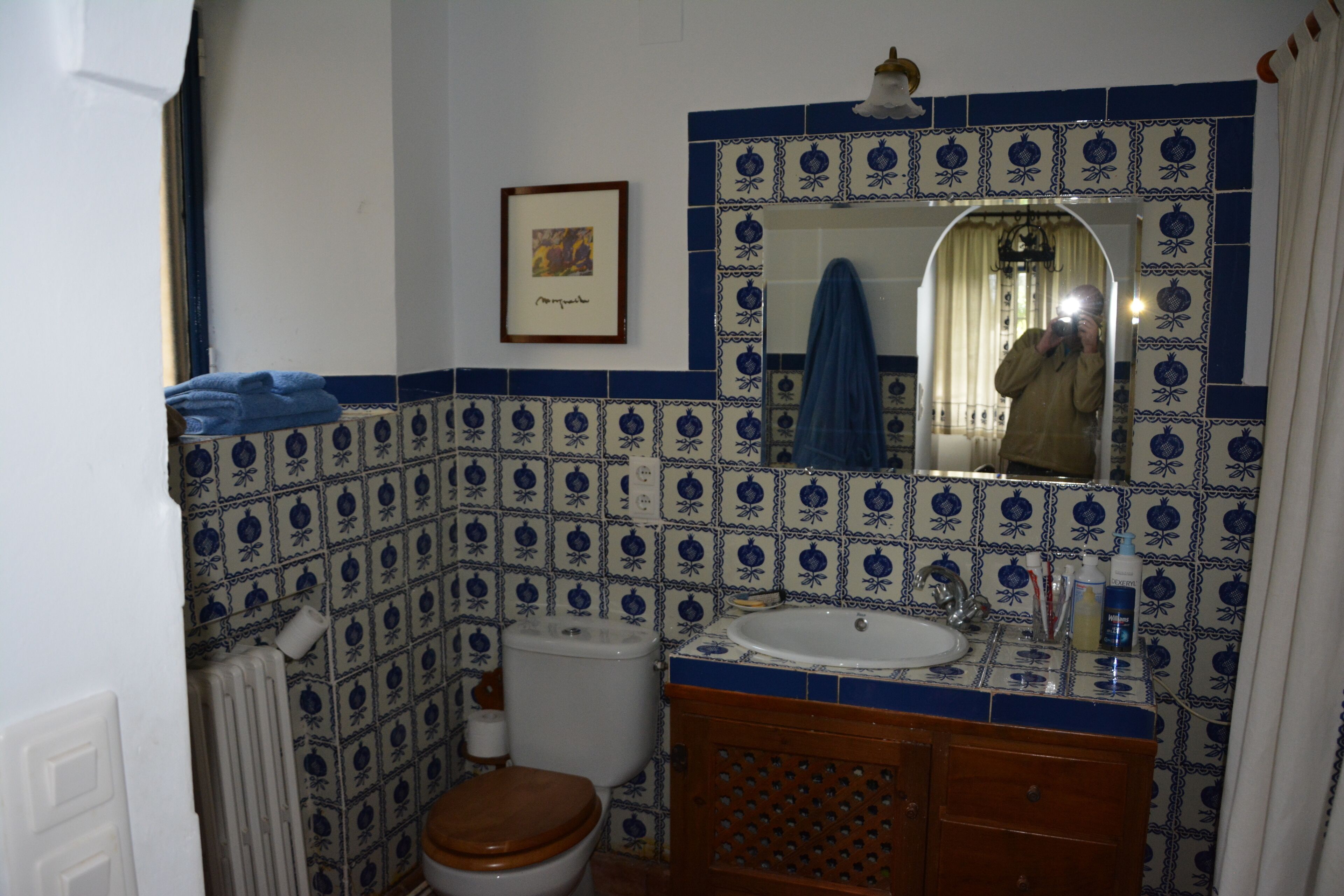 Bidet, serviettes fournies, savon, papier toilette
