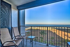 Property grounds - Oceanfront Clearwater Suite w/ Pools/Jacuzzi (Clearwater)