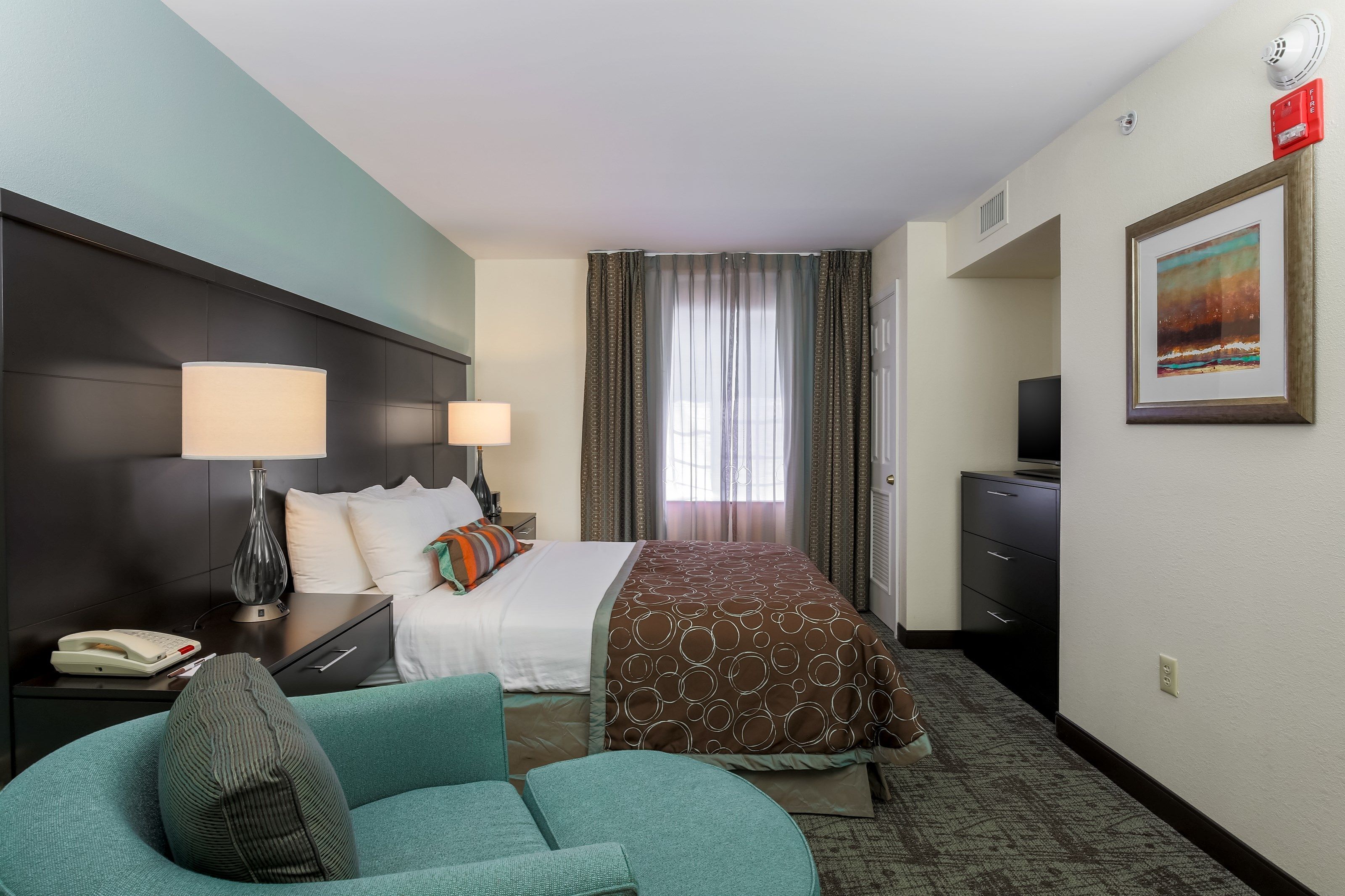 Get a peaceful night sleep in our cozy bedroom which has 1 Queen bed.