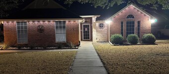 Pilot Point-Minutes to Ray Roberts Lake, 3-bedroom house in adorable Pilot Point