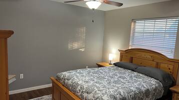 3 slaapkamers, een strijkplank/strijkijzer, gratis wifi, beddengoed