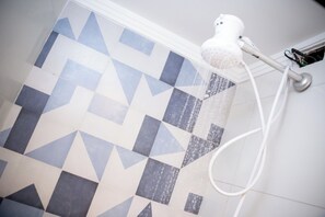 Hair dryer, towels, soap, toilet paper - GRU Airport with garage and air conditioning (Guarulhos)