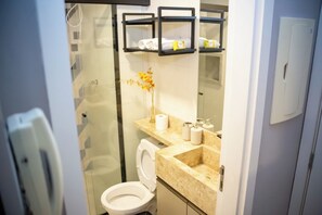 Hair dryer, towels, soap, toilet paper - GRU Airport with garage and air conditioning (Guarulhos)