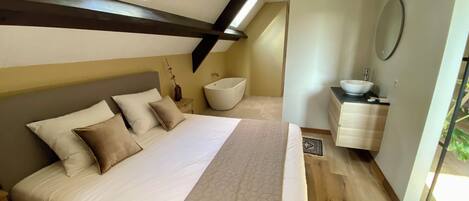 1 dormitorio, cuna de viaje, wifi gratis y ropa de cama