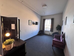 Interior - The Lucky Leaf (Spokane)