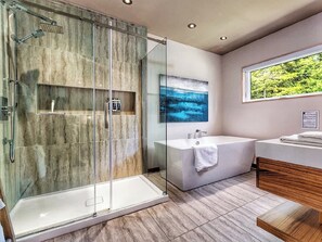Dusche, Haartrockner, Shampoo