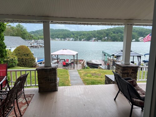3 bedroom lake front property, private dock/deck on beautiful Lake Winola.