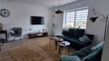 TV connectée, livres, chaßne hi-fi