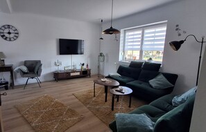 Smart TV, libros y estéreo 