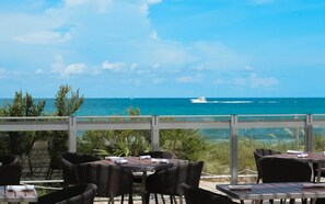 A terrace with outdoor seating overlooking a coastal view. - Beautiful 1/bed apartment (Miami Beach)