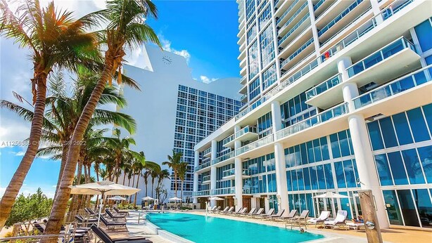 Pool - 1BR Oceanfront Resort with pool (Miami Beach)