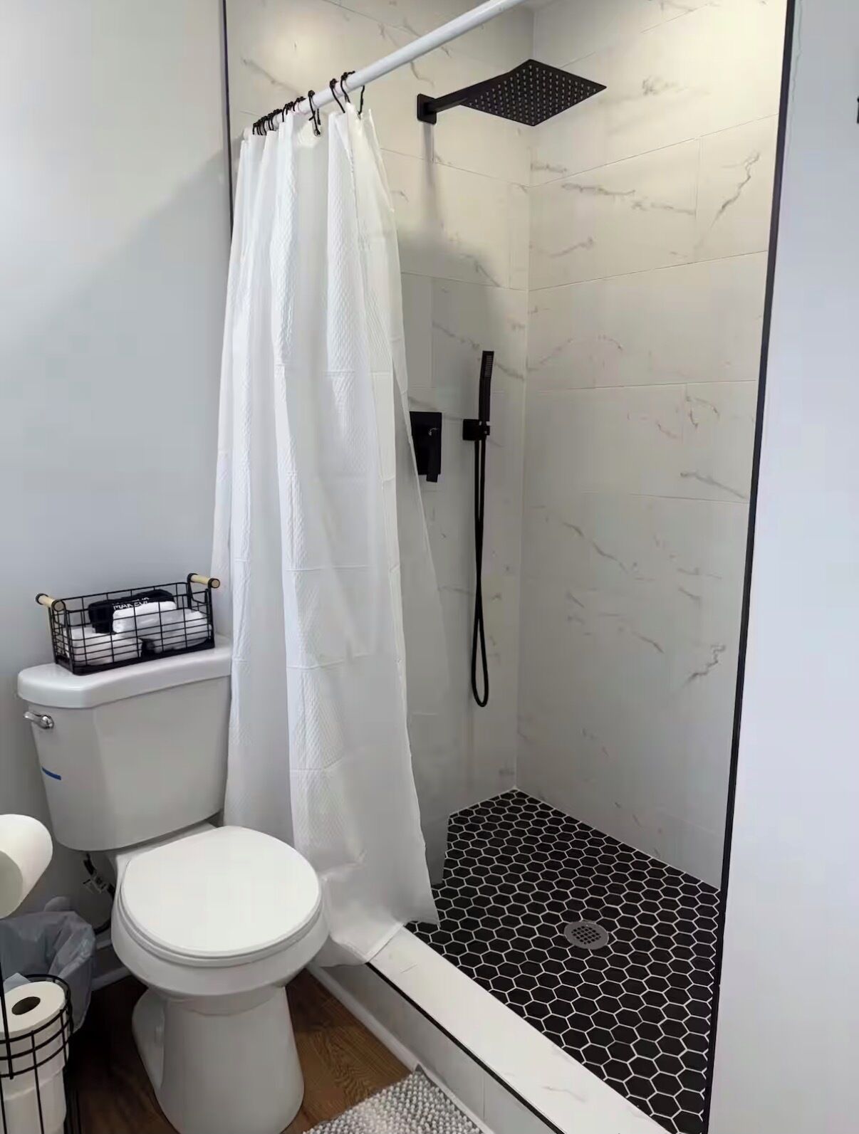 Bruser, hårtørrer, håndklæder, Sæbe