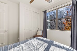 2 bedrooms, desk, iron/ironing board, free WiFi - Cozy Mnt. Home - Westside, Family Friendly, Sleeps 5, Garage! (Flagstaff)