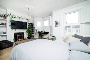 1 bedroom, iron/ironing board, WiFi, bed sheets - Gorgeous Spacious Garden Flat, Wood Green (London)