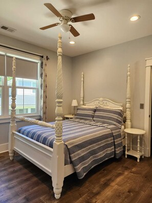 2 bedrooms, iron/ironing board, WiFi, bed sheets - Beautiful 2-bedroom Apartment above Garage with AC in charming Mount Pleasant (Mount Pleasant)
