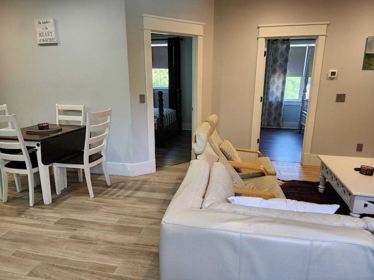 Beautiful 2-bedroom Apartment Above Garage With Ac In Charming Mount Pleasant - Mount Pleasant, SC