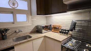 Superior Apartment, Multiple Beds, Air conditioning, Garden View | Private kitchen